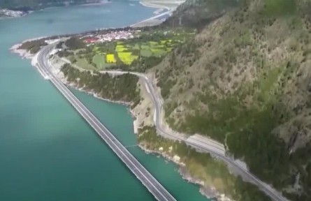 跨越山河 點(diǎn)亮高原 基礎(chǔ)設(shè)施日趨完善 百姓幸福感不斷躍升