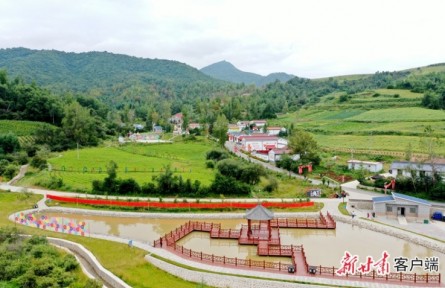 甘肅臨夏：康樂(lè)縣八松鄉(xiāng)納溝村的美麗“蝶變”