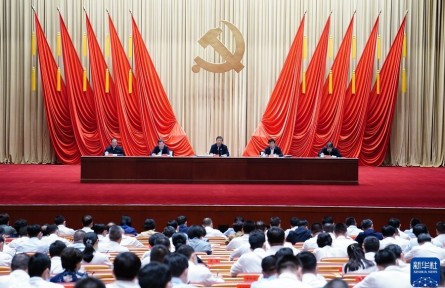 習近平：信念堅定對黨忠誠實事求是擔當作為 努力成為可堪大用能擔重任棟梁之才