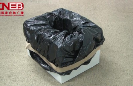 使用紙箱制作簡(jiǎn)易馬桶