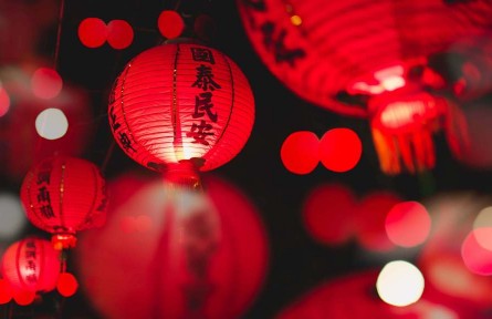 向著2022，我們?cè)俪霭l(fā)！