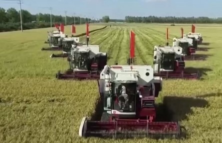 農(nóng)業(yè)農(nóng)村部：2025年農(nóng)作物耕種收綜合機(jī)械化率達(dá)75%