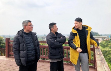 春光里 四川愛媛橙基地來了新農(nóng)人