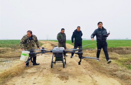 湖北云夢新農(nóng)人開“飛機(jī)”干農(nóng)活