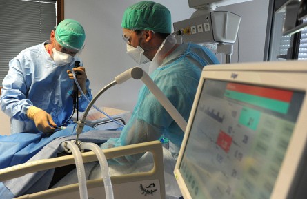 科技名詞 | 體外膜氧合器 extracorporeal membrane oxygenerator，ECMO