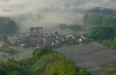 【奮進(jìn)新征程 建功新時(shí)代】擺脫貧困彪炳史冊(cè) 鄉(xiāng)村振興再啟新程