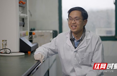 湖南農(nóng)業(yè)大學教授伍樹松：醉心于科研世界 只為讓家鄉(xiāng)土豬走向世界