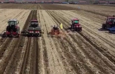 各地?fù)屪マr(nóng)時 做好春耕春管