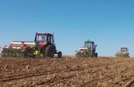 搶墑播種 全國(guó)糧食春播過(guò)四成
