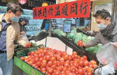 北京新發(fā)地多舉措?！安嘶@子”安全穩(wěn)定 日均蔬菜上市量2萬(wàn)噸