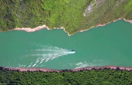 【在習(xí)近平新時(shí)代中國(guó)特色社會(huì)主義思想指引下】堅(jiān)持綠色發(fā)展 建設(shè)美麗中國(guó)