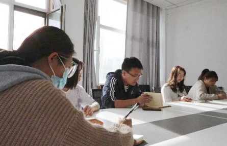 “90后”返鄉(xiāng)創(chuàng)業(yè)青年：一根網(wǎng)線連接小城和世界