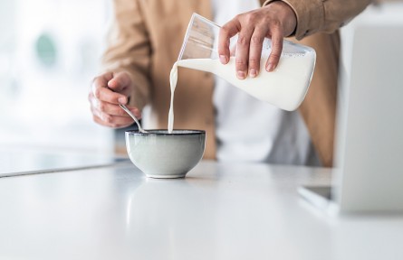 辟謠 | 小眾奶占領(lǐng)市場(chǎng)，它們真的比牛奶好嗎？