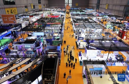 習(xí)近平主席在第五屆進(jìn)博會(huì)開幕式上宣示：共享中國(guó)市場(chǎng)機(jī)遇 共創(chuàng)開放繁榮美好未來(lái)