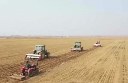 春耕備耕有序推進(jìn) 新技術(shù) 新設(shè)備 科技助力增產(chǎn)能
