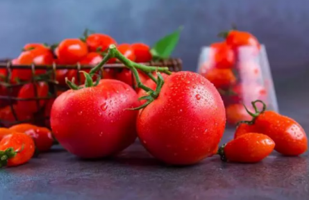 西紅柿生吃和熟吃，哪個(gè)對(duì)身體更好？原來(lái)大有講究