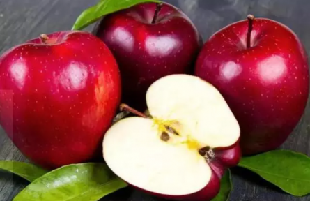 每天適量吃煮熟的蘋果，堅(jiān)持一段時(shí)間，或有“4個(gè)甜頭”悄然而至