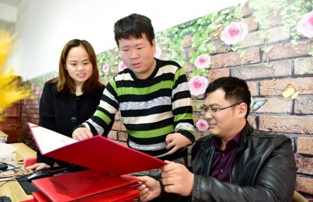 “中國(guó)青年五四獎(jiǎng)?wù)隆鲍@得者廖竹生：殘疾青年逐夢(mèng)鄉(xiāng)村