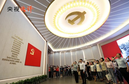 央視快評：以學(xué)增智，從黨的科學(xué)理論中悟規(guī)律、明方向、學(xué)方法、增智慧