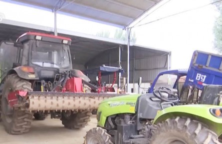 河南焦作：收割機蓄勢以待、搶修隊24小時待命 全力以赴保障“三夏”生產(chǎn)