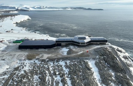 南極新地標(biāo)！秦嶺站“中國范兒”