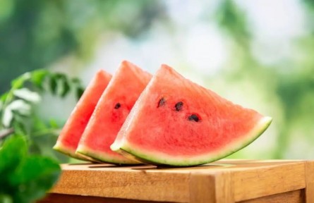 隔夜西瓜還能吃嗎？夏天如何健康吃瓜？