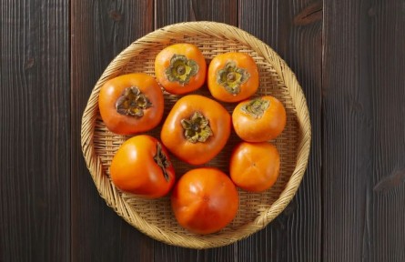 辟謠|柿子不能和魚、蝦、牛奶等同食？會(huì)得胃結(jié)石？