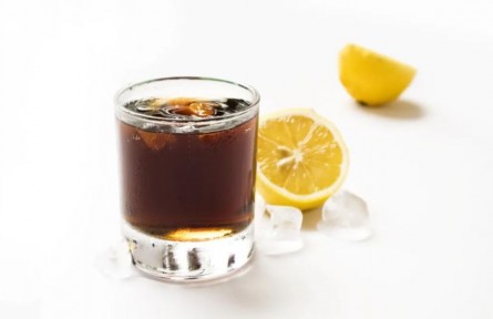 辟謠|“喝可樂(lè)化胃結(jié)石”靠譜嗎？