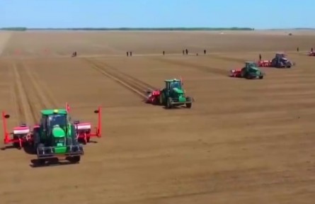 吉林：農(nóng)機創(chuàng)新技術(shù)迭代升級 賦能耕種現(xiàn)代化