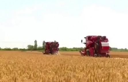 【新聞特寫(xiě)】農(nóng)機(jī)“上云” 三夏跑出“加速度”