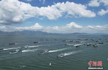 “中國(guó)南海漁都”鳴笛開(kāi)漁 千帆競(jìng)發(fā)盼魚(yú)蝦滿(mǎn)艙