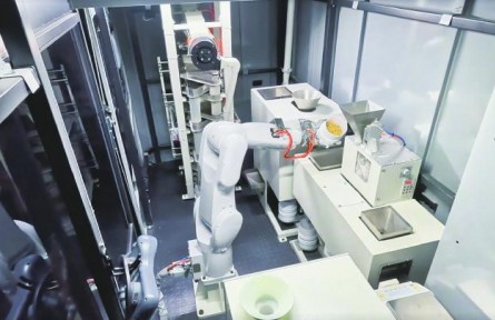 “機器人”上崗 新糧入倉多快好省