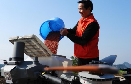 駛向丘陵山區(qū)！國(guó)產(chǎn)農(nóng)機(jī)煥新啟程