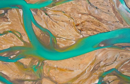 新疆烏什：濕地織脈 河曲雕痕