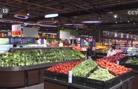 元旦將至，消費(fèi)市場“熱氣騰騰” 各地“菜籃子”“果盤子”供應(yīng)豐富