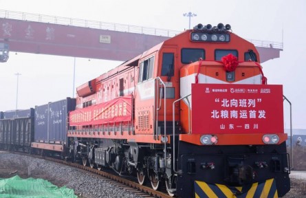 打通川魯跨區(qū)域糧運(yùn)快車道 “北向班列”北糧南運(yùn)列車首發(fā)