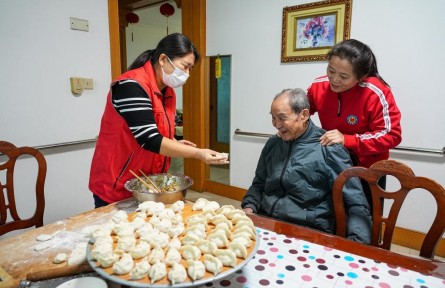 老有所依！我國(guó)全面向中度以上失能老年人發(fā)放補(bǔ)貼