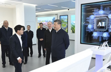 習近平在北京考察科技創(chuàng)新工作