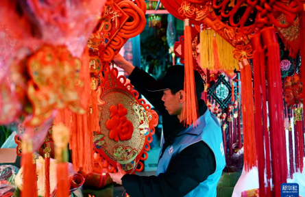 鄉(xiāng)村“跑腿員” 把過年的“牽掛”送回家