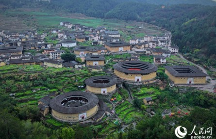 福建龍巖：留住千年土樓的“本色”